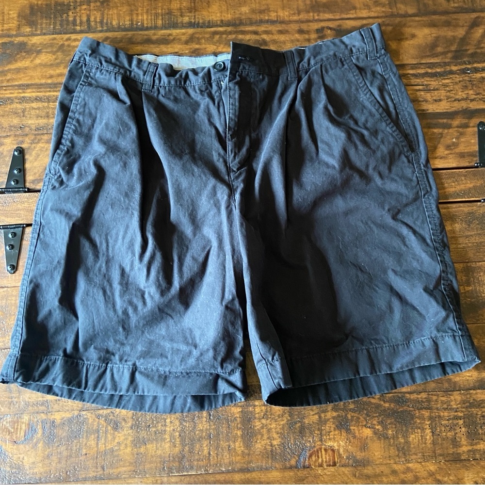 Tommy Hilfiger Men's Classic Fit Shorts, Color -Black, Size 38, 100% cotton.